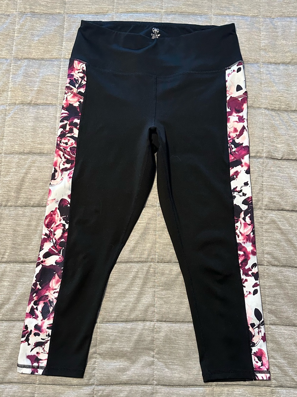 GAIAM Large Black Capri Leggings with Magenta Floral Side Panels